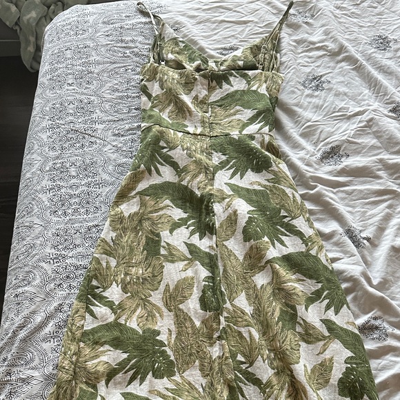 Long flared dress with abdomen cut out - Picture 2 of 4